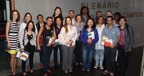 Alunos da Estácio de Sá em frente ao Plenário ( Foto: Karina Camargos Coutinho)